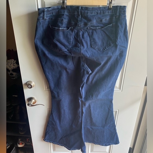 ARULA By Altar’d State 5 Button High Rise Flare Dark Wash Jeans - Picture 3 of 5